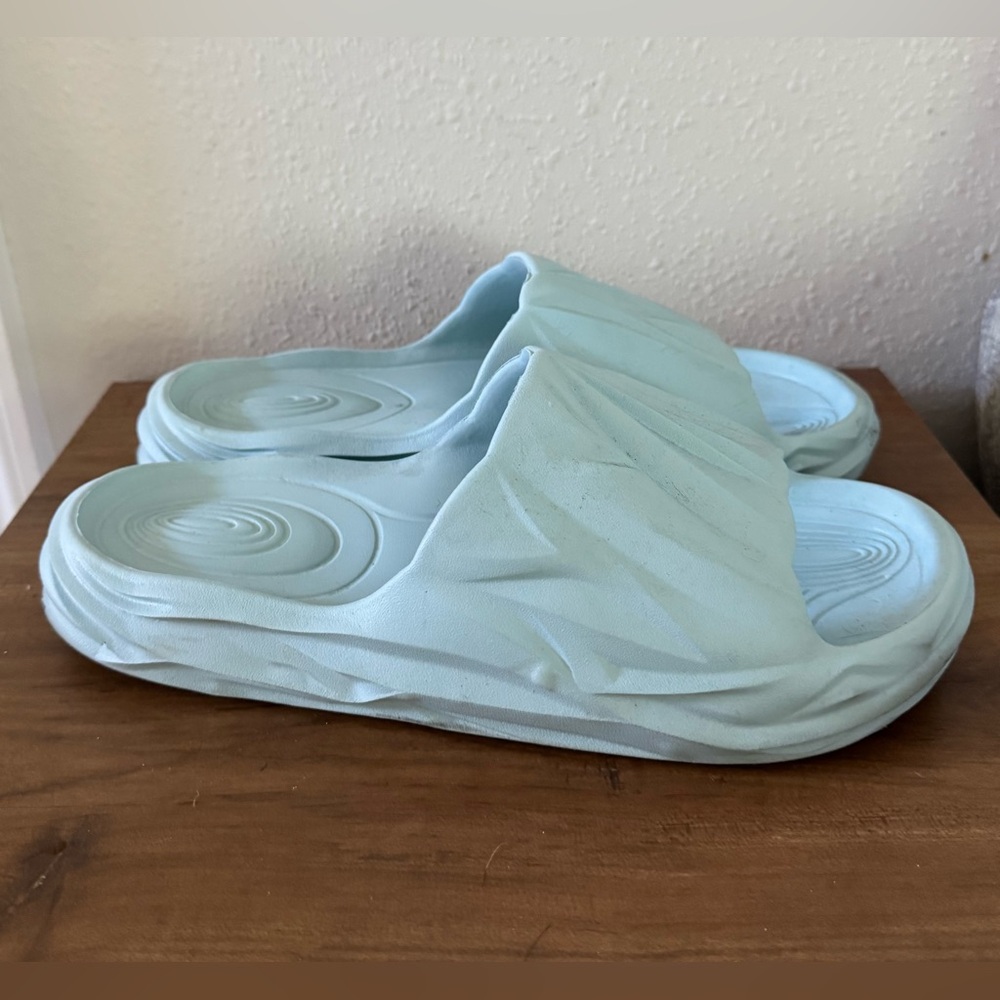 Cloud Slides Mens Sz 12-12.5 Sandals Prism Sky Blue Cloud Indoor Outdoor Pillow